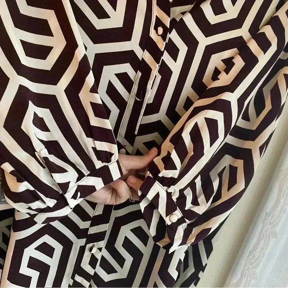 Bungalow Geometric Print Button Up Blouse 3/4 Length Sleeve Notched Neck Tribal - Picture 7 of 7